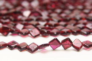 Garnet 8x8mm Diamond Semi Precious Gemstones