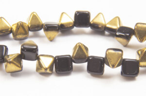 Gold Tip Black 2-Hole Pyramid