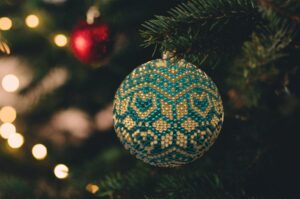 Golden Holly Winter Wonderland Christmas Bauble Kit